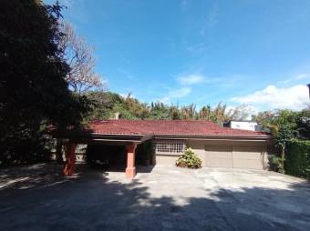 Se vende moderna casa con piscina y terraza en San Rafael Escazú 25-1599