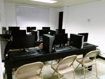 Se vende edificio comercial de 2 plantas en Rhormoser 24-1609