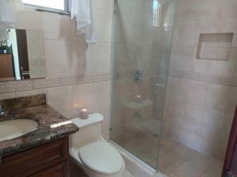 Se vende casa de lujo con piscina en La Asunción de Belén 24-1391  