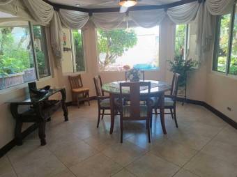 Se vende casa de lujo con piscina en La Asunción de Belén 24-1391  