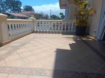 Se vende casa de lujo con piscina en La Asunción de Belén 24-1391  