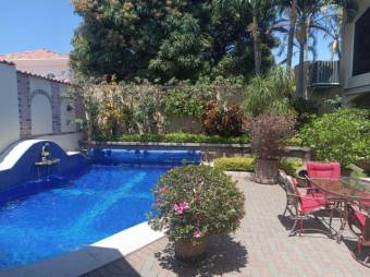 Se vende casa de lujo con piscina en La Asunción de Belén 24-1391  