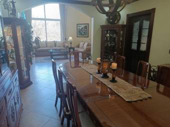 Se vende casa de lujo con piscina en La Asunción de Belén 24-1391  