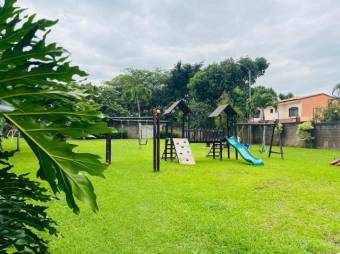 Se vende casa con patio en condominio de San Joaquín Heredia 25-473 Se vende casa con patio en condominio de San Joaquín Heredia 25-473