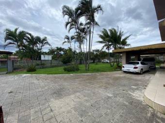 Se vende espaciosa casa de lujo con uso mixto en San Joaquín de Flores 23-