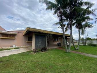 Se vende espaciosa casa de lujo con uso mixto en San Joaquín de Flores 23-