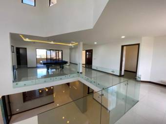 Se vende moderna casa con piscina en condominio de Ulloa 25-561 Se vende moderna casa con piscina en condominio de Ulloa 25-561