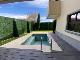 Se vende moderna casa con piscina en condominio de Ulloa 25-561 Se vende moderna casa con piscina en condominio de Ulloa 25-561