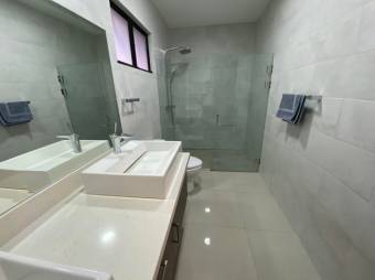 Se vende moderna casa con piscina en condominio de Ulloa 25-561 Se vende moderna casa con piscina en condominio de Ulloa 25-561