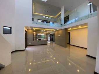 Se vende moderna casa con piscina en condominio de Ulloa 25-561 Se vende moderna casa con piscina en condominio de Ulloa 25-561