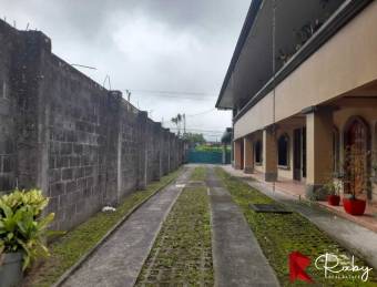 Edificio de 8 Apartamentos en Ubicación Céntrica, Guapiles