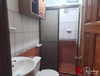 Edificio de 8 Apartamentos en Ubicación Céntrica, Guapiles