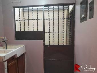 Edificio de 8 Apartamentos en Ubicación Céntrica, Guapiles