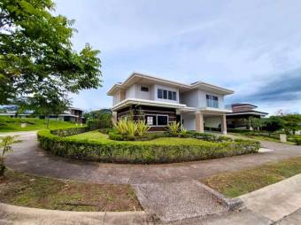 Se alquila espaciosa casa con patio en San Rafael Alajuela 26-50