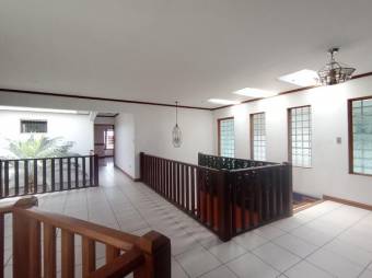 Se alquila propiedad comercial para oficinas en Mata Redonda 25-2007