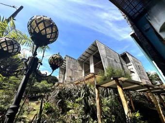 Se vende amplio local con uso mixto en Ángeles de Heredia 25-1656, $ 320,000, Heredia, San Rafael