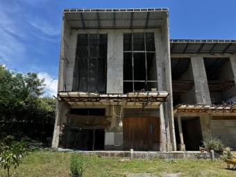 Se vende amplio local con uso mixto en Ángeles de Heredia 25-1656, $ 320,000, Heredia, San Rafael