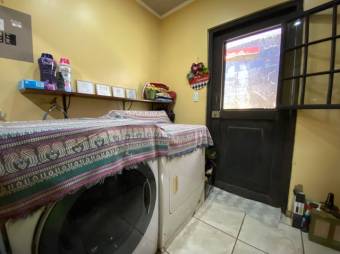 Se vende espaciosa casa con lote de 800m2 en San Pablo Heredia 25-1790 Se vende espaciosa casa con lote de 800m2 en San Pablo Heredia 25-1790