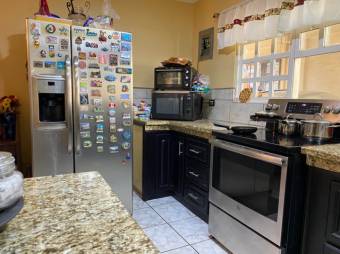 Se vende espaciosa casa con lote de 800m2 en San Pablo Heredia 25-1790 Se vende espaciosa casa con lote de 800m2 en San Pablo Heredia 25-1790