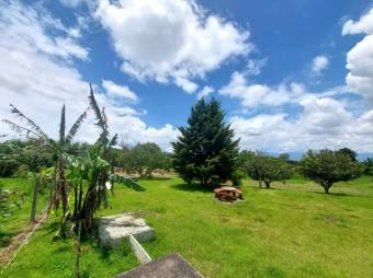 Se vende casa con mas de 7,000m2 de lote en San Rafael de Heredia 25-186 Se vende casa con mas de 7,000m2 de lote en San Rafael de Heredia 25-186