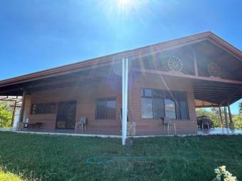 Se vende casa con 3,3 hectáreas de lote en Grifo Alto San José 24-1486