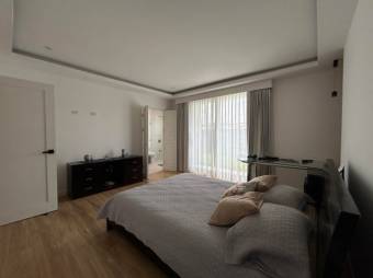 Se vende moderna casa con patio en condominio de Ulloa Heredia 25-154 Se vende moderna casa con patio en condominio de Ulloa Heredia 25-154