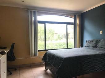 Se vende moderna casa con amplio lote en La Guácima Alajuela 25-821 Se vende moderna casa con amplio lote en La Guácima Alajuela 25-821