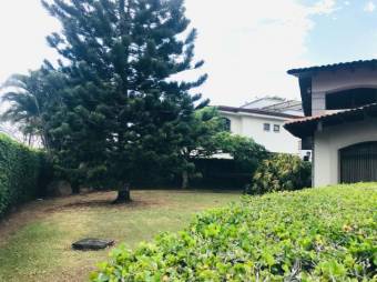 Se vende moderna casa con amplio lote en La Guácima Alajuela 25-821 Se vende moderna casa con amplio lote en La Guácima Alajuela 25-821