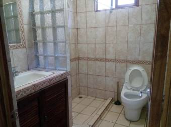 Se vende propiedad con 3 casas en Brasil de Santa Ana 22-1430