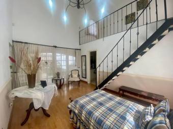 Se vende moderna casa con patio en Pavas San José 25-562