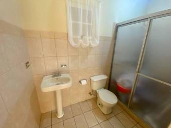 Se vende moderna casa con patio en Pavas San José 25-562