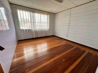 Se vende espaciosa casa con lote de 846m2 en San Pedro San José 25-1724