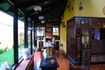 Se vende espaciosa casa con patio en Santo Domingo Heredia 23-288