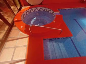 Se vende espaciosa casa con piscina en San Vicente de Moravia 24-1726