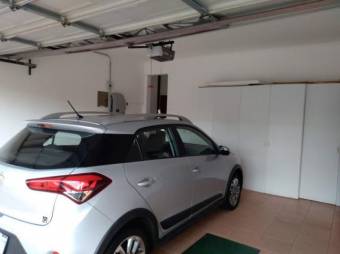 Se vende espaciosa casa con piscina en San Vicente de Moravia 24-1726