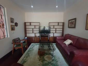 Se vende espaciosa casa con piscina en San Vicente de Moravia 24-1726