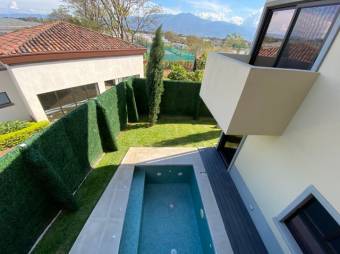 Se vende moderna casa con piscina en condominio de Ulloa 25-561 Se vende moderna casa con piscina en condominio de Ulloa 25-561