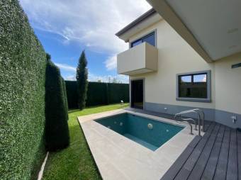 Se vende moderna casa con piscina en condominio de Ulloa 25-561 Se vende moderna casa con piscina en condominio de Ulloa 25-561
