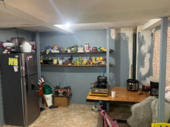 Se vende espaciosa propiedad de 3 plantas en San Francisco 2 Rios 24-542
