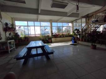 Se vende espaciosa propiedad de 3 plantas en San Francisco 2 Rios 24-542