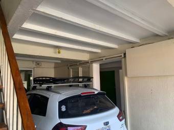 Se vende espaciosa propiedad de 3 plantas en San Francisco 2 Rios 24-542