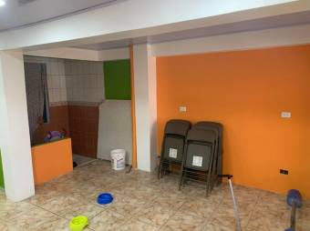 Se vende espaciosa propiedad de 3 plantas en San Francisco 2 Rios 24-542