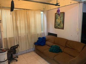 Se vende espaciosa propiedad de 3 plantas en San Francisco 2 Rios 24-542