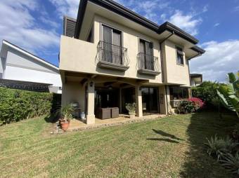 Se vende moderna casa con patio en Ulloa Heredia 25-679 Se vende moderna casa con patio en Ulloa Heredia 25-679