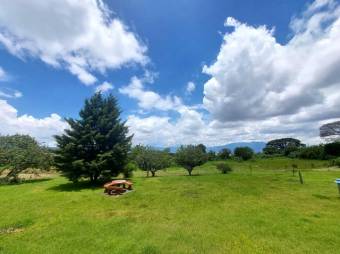 Se vende casa con mas de 7,000m2 de lote en San Rafael de Heredia 25-186 Se vende casa con mas de 7,000m2 de lote en San Rafael de Heredia 25-186