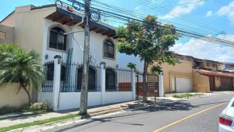Se venden 2 apartamentos en condominio de San Rafael Escazú 25-1771