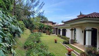 Se vende espaciosa casa de lujo en condominio de Curridabat 25-1773