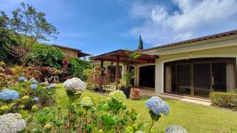 Se vende espaciosa casa de lujo en condominio de Curridabat 25-1773