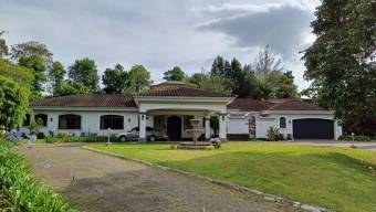 Se vende espaciosa casa de lujo en condominio de Curridabat 25-1773