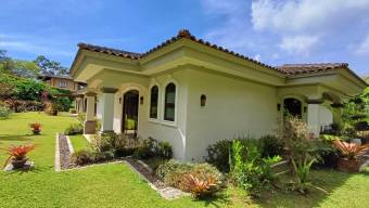 Se vende espaciosa casa de lujo en condominio de Curridabat 25-1773